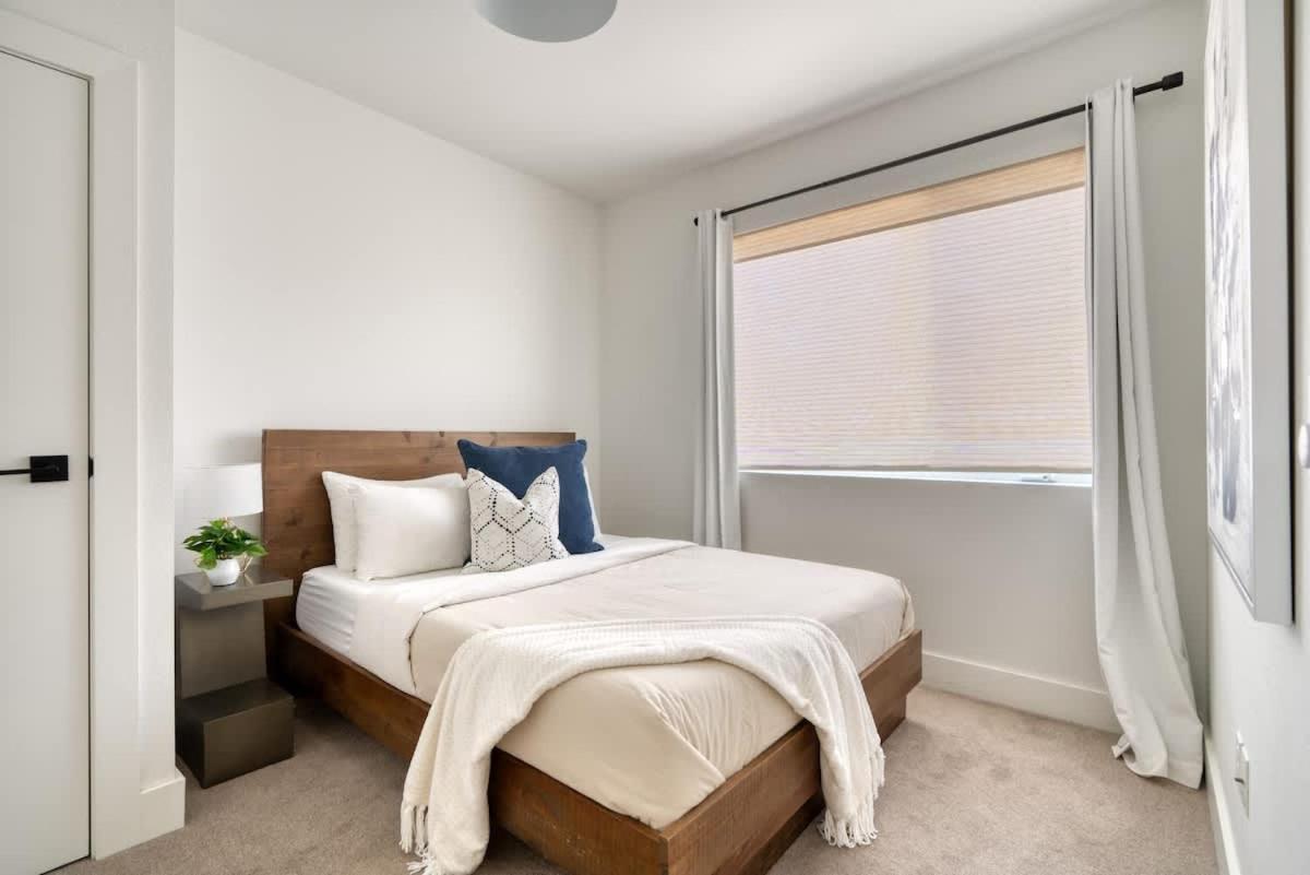 Collection - Private Floor In Magazine Worthy Humboldt Bldg Apartment *
